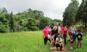 Servidores municipais realizam plantio de mudas nativas em comemoração ao Dia Mundial da Água