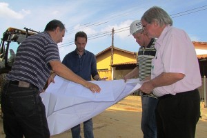 Prefeito Rodrigo visita obras para Saneamento básico