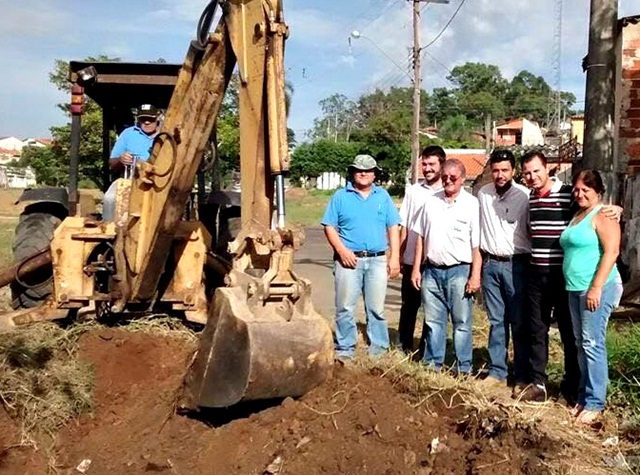 01-02-16 - SAAE inicia construção da rede de esgoto da rua Antônio Bocchio